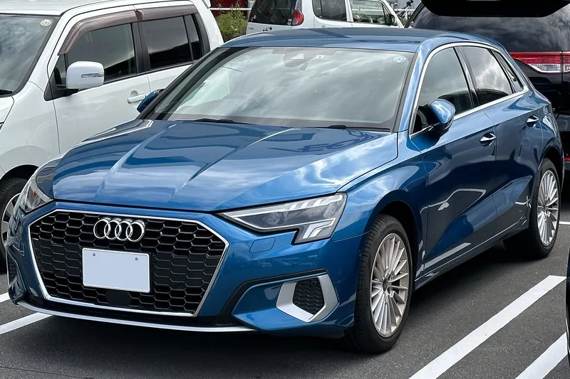 ภาพรถ Audi A3 Sportback ตัวถัง 8Y (2021-ปัจจุบัน) คันจริง ใช้ประกอบการเลือกรุ่น