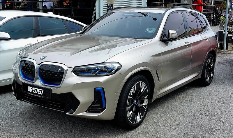 ภาพรถ BMW iX3 คันจริง ใช้ประกอบการเลือกรุ่น