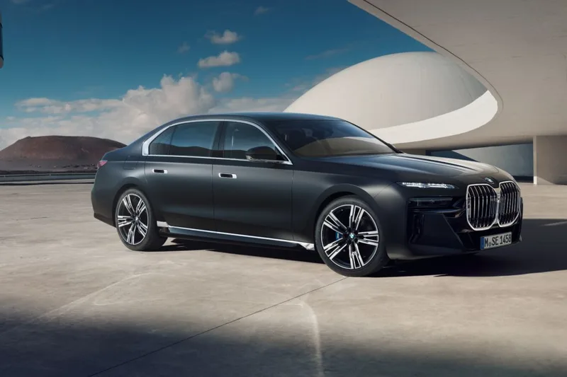 ภาพรถ BMW 7 Series ของแท้จากสื่อทางการของผู้ผลิต ใช้ประกอบการเลือกไซซ์ยางให้ตรงรุ่น