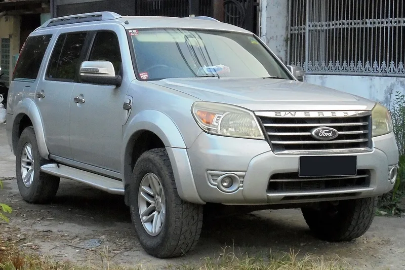 ภาพรถ Ford Everest ตัวถัง U268 (2007-2014) คันจริง ใช้ประกอบการเลือกไซซ์ยางให้ตรงรุ่น