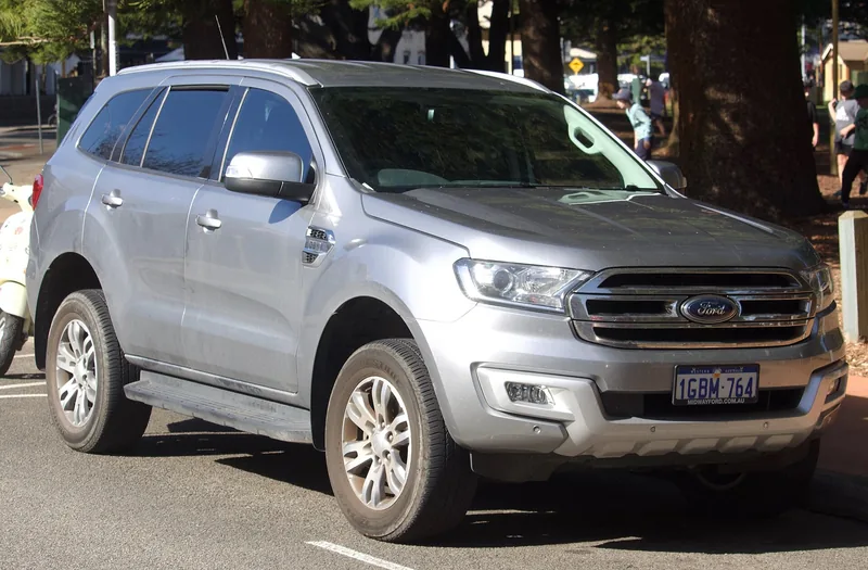 ภาพรถ Ford Everest รุ่นเก่า คันจริง ใช้ประกอบการเลือกไซซ์ยางให้ตรงรุ่น