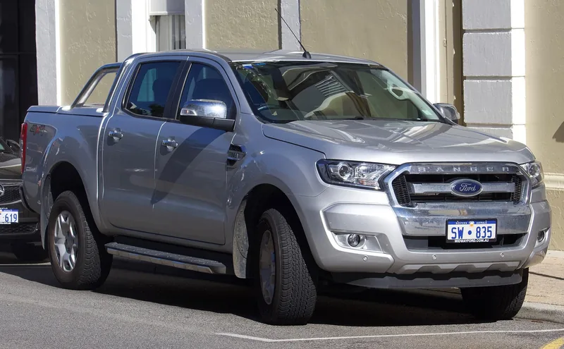 ภาพรถ Ford Ranger รุ่นเก่า คันจริง ใช้ประกอบการเลือกไซซ์ยางให้ตรงรุ่น