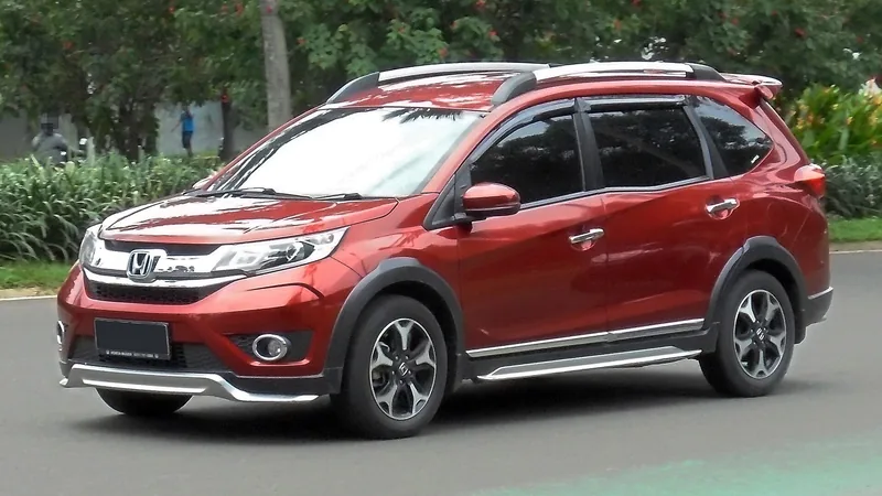 ภาพรถ Honda BR-V รุ่นเก่า คันจริง ใช้ประกอบการเลือกไซซ์ยางให้ตรงรุ่น