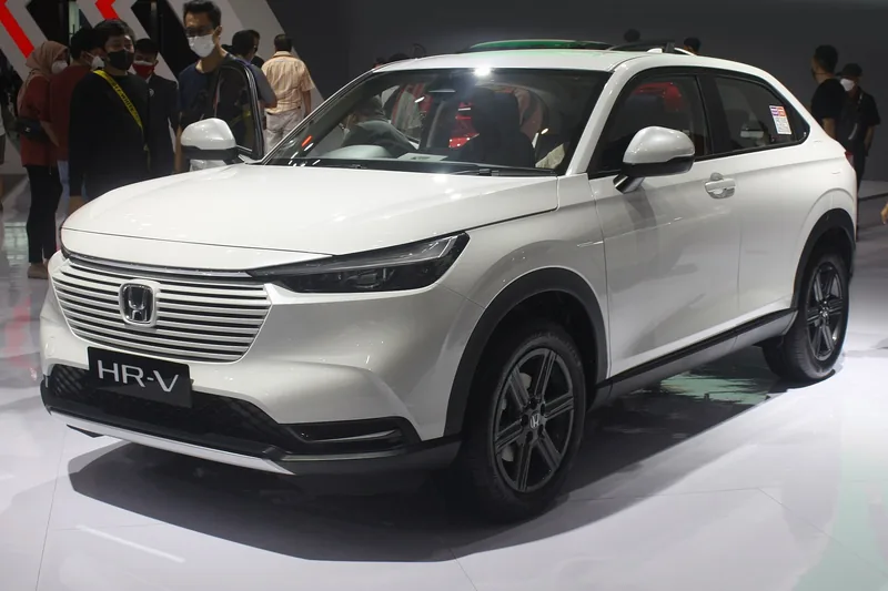 ภาพรถ Honda HR-V e:HEV คันจริง ใช้ประกอบการเลือกไซซ์ยางให้ตรงรุ่น