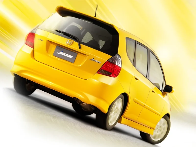 ภาพรถ Honda Jazz ของแท้จากสื่อทางการของผู้ผลิต ใช้ประกอบการเลือกไซซ์ยางให้ตรงรุ่น