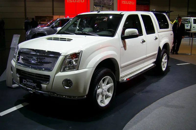 ภาพรถ Isuzu D-Max รุ่นเก่า คันจริง ใช้ประกอบการเลือกไซซ์ยางให้ตรงรุ่น