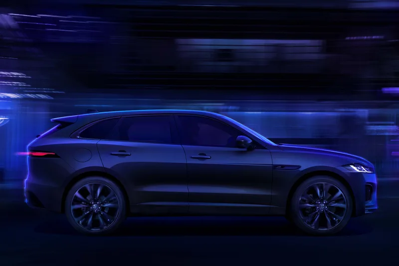 ภาพรถ Jaguar F-Pace ของแท้จากสื่อทางการของผู้ผลิต ใช้ประกอบการเลือกรุ่น