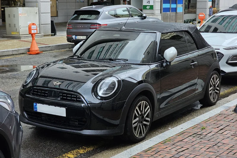 ภาพรถ MINI Cooper S Convertible ตัวถัง F67 (2025-ปัจจุบัน) คันจริง ใช้ประกอบการเลือกรุ่น