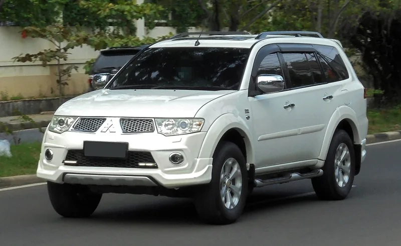 ภาพรถ Mitsubishi Pajero Sport รุ่นเก่า คันจริง ใช้ประกอบการเลือกรุ่น