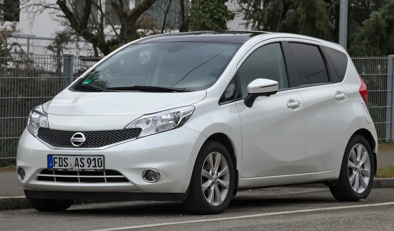 ภาพรถ Nissan Livina / Note คันจริง ใช้ประกอบการเลือกรุ่น