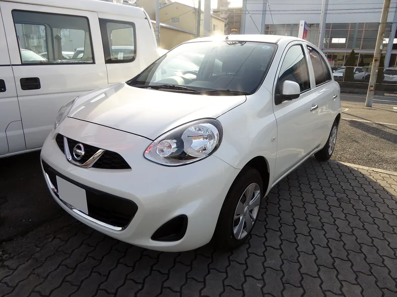 ภาพรถ Nissan March คันจริง ใช้ประกอบการเลือกรุ่น