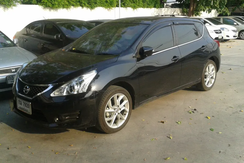 ภาพรถ Nissan Pulsar แฮทช์แบ็ก (2013-2018) คันจริง ใช้ประกอบการเลือกไซซ์ยางให้ตรงรุ่น