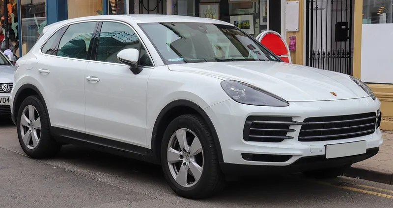 ภาพรถ Porsche Cayenne คันจริง ใช้ประกอบการเลือกไซซ์ยางให้ตรงรุ่น