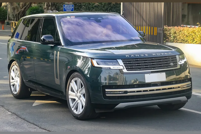 ภาพรถ Range Rover ตัวถัง L460 (2022-ปัจจุบัน) คันจริง ใช้ประกอบการเลือกไซซ์ยางให้ตรงรุ่น