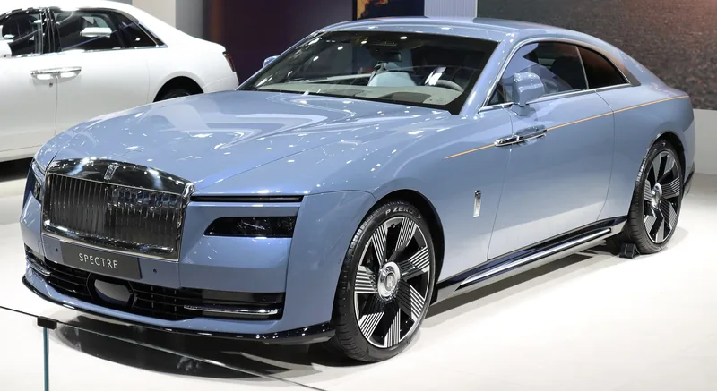ภาพรถ Rolls-Royce Spectre คันจริง ใช้ประกอบการเลือกไซซ์ยางให้ตรงรุ่น
