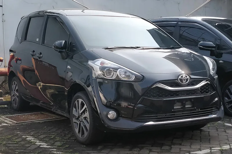 ภาพรถ Toyota Sienta คันจริง ใช้ประกอบการเลือกรุ่น