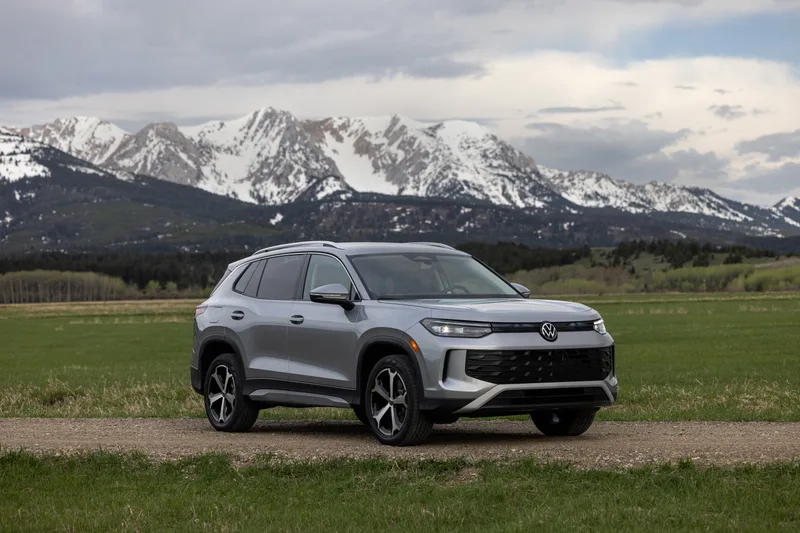 ภาพรถ Volkswagen Tiguan / Tiguan R ของแท้จากสื่อทางการของผู้ผลิต ใช้ประกอบการเลือกรุ่น