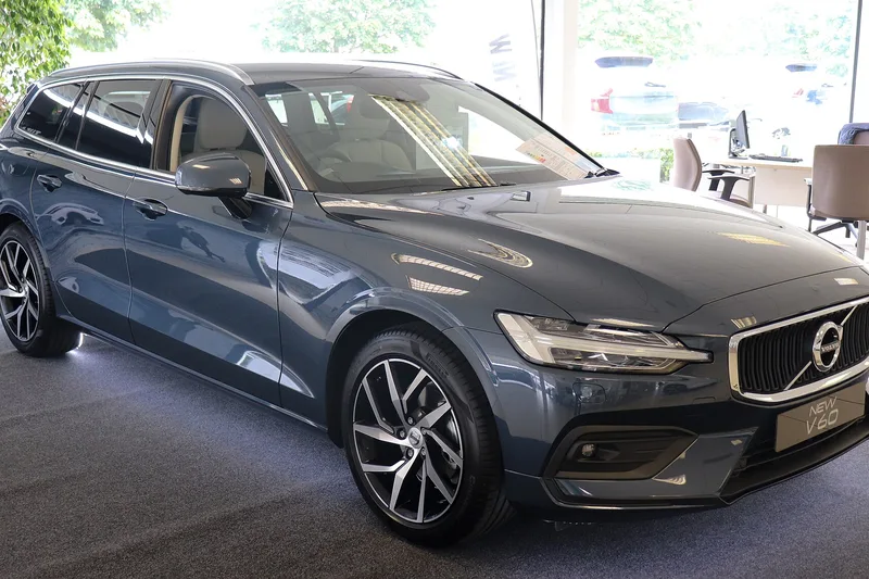 ภาพรถ Volvo V60 ตัวถัง SPA (2019-2025) คันจริง ใช้ประกอบการเลือกรุ่น
