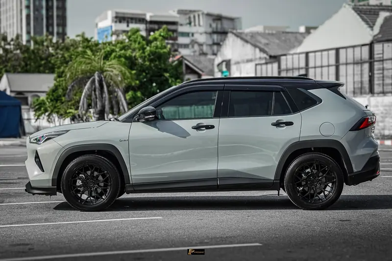 Toyota Yaris Cross ของลูกค้าหลังเปลี่ยนล้อและยาง มุมด้านข้าง